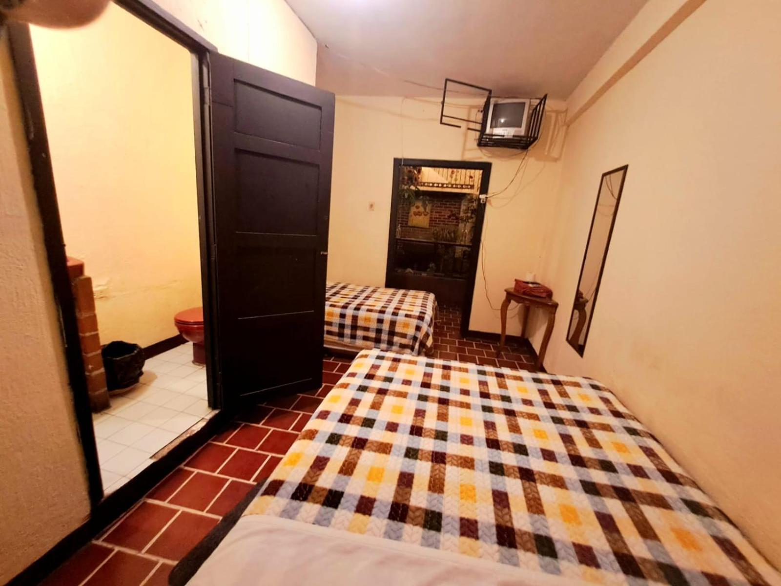 Hotel El Pasaje Антигуа-Гватемала Экстерьер фото